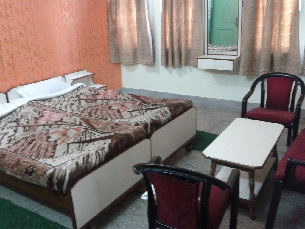 Radiant Ymca Tourist Hostel Βαρανάσι Δωμάτιο φωτογραφία